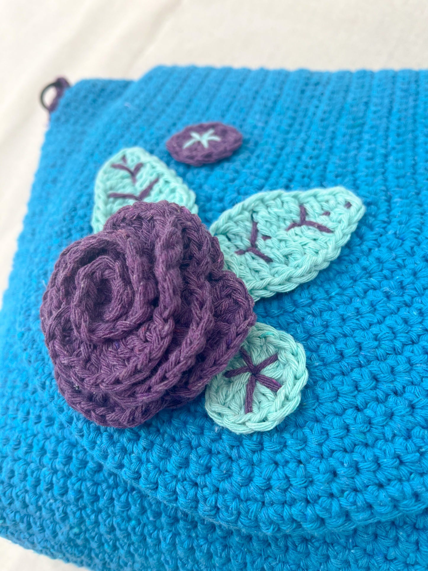 Rose Hand Crochet Crossbody Bag /Blue
