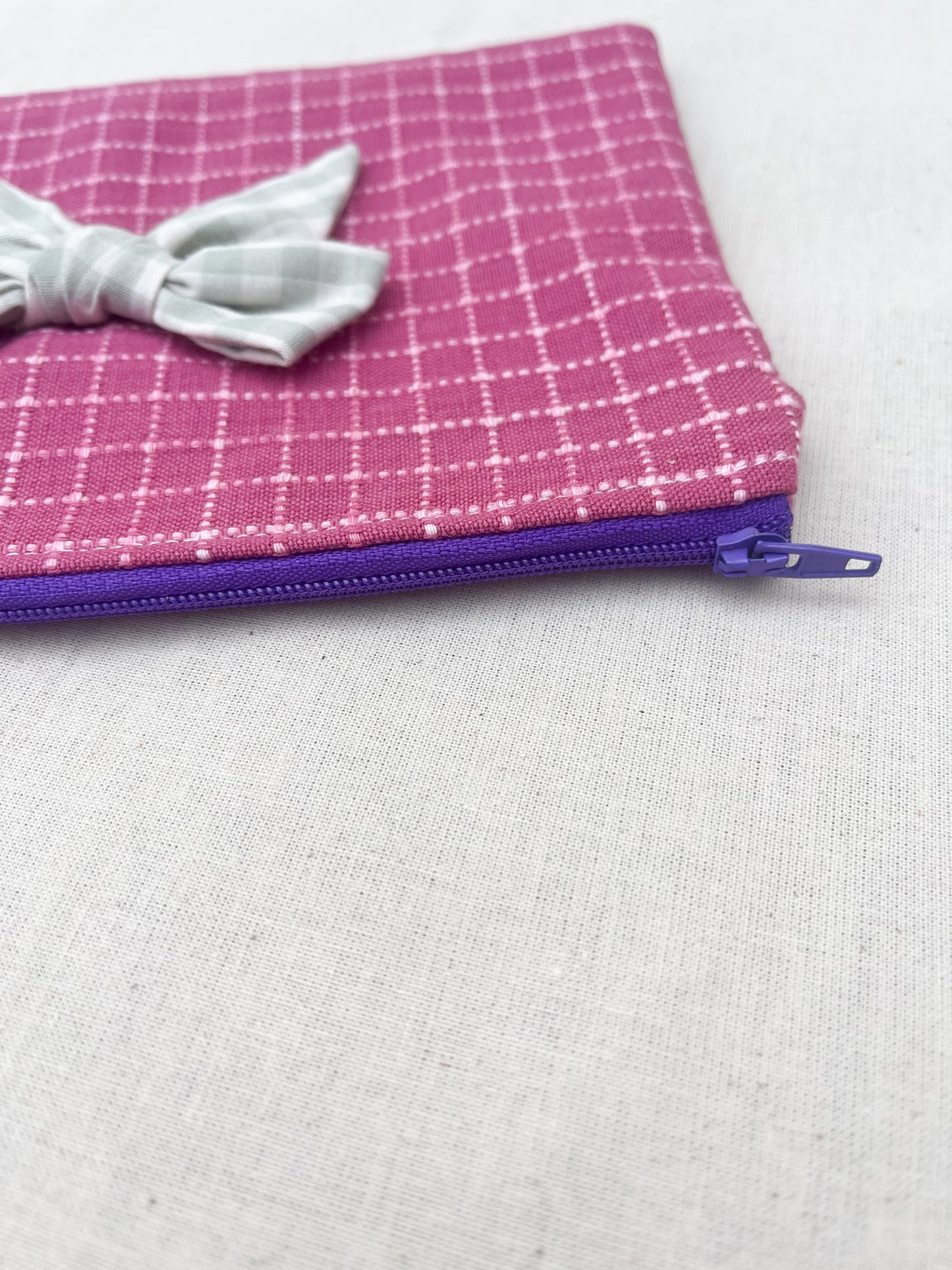 Bow Detailed Makeup Bags / Pink