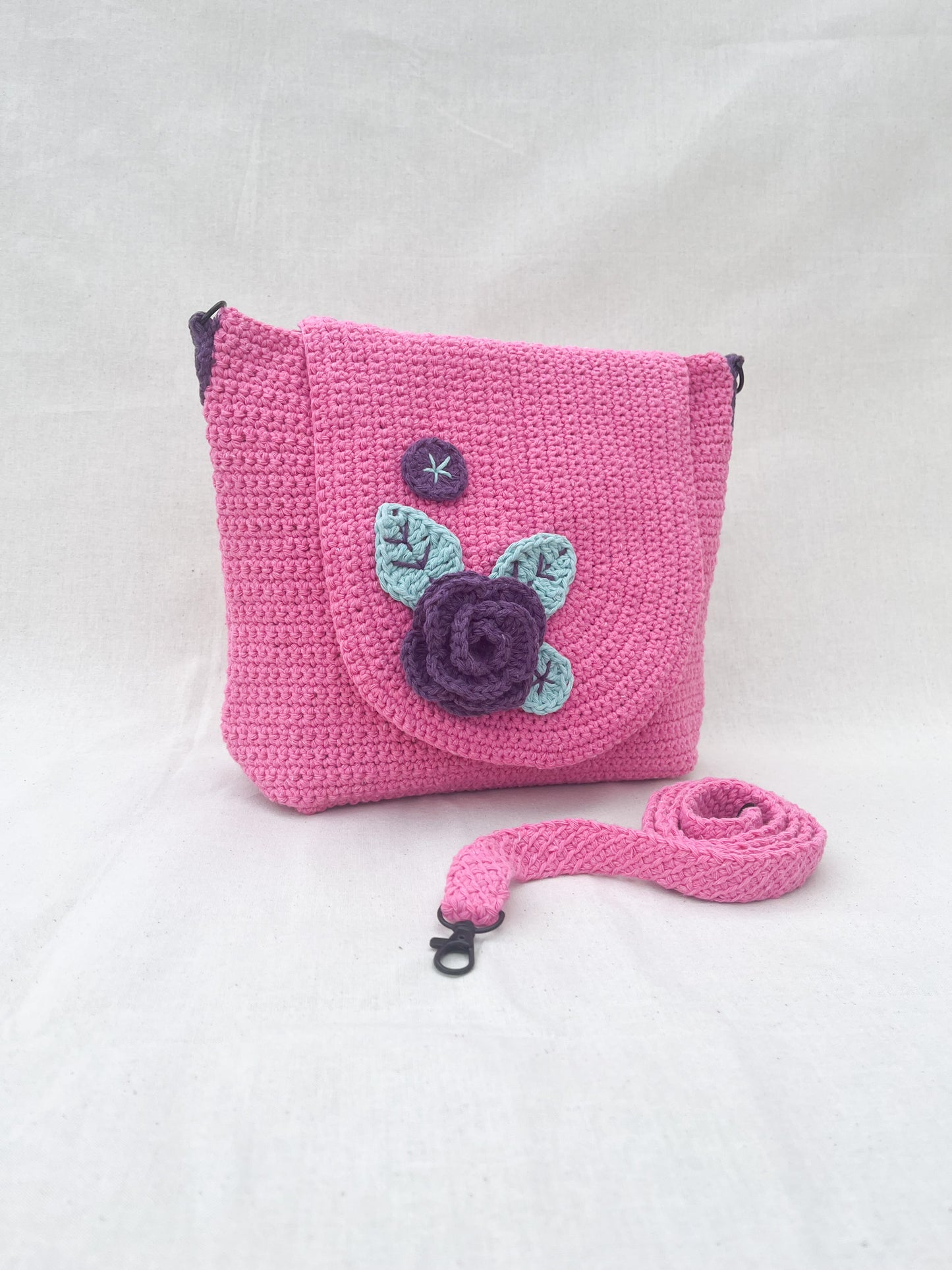 Rose Hand Crochet Crossbody Bag / Pink