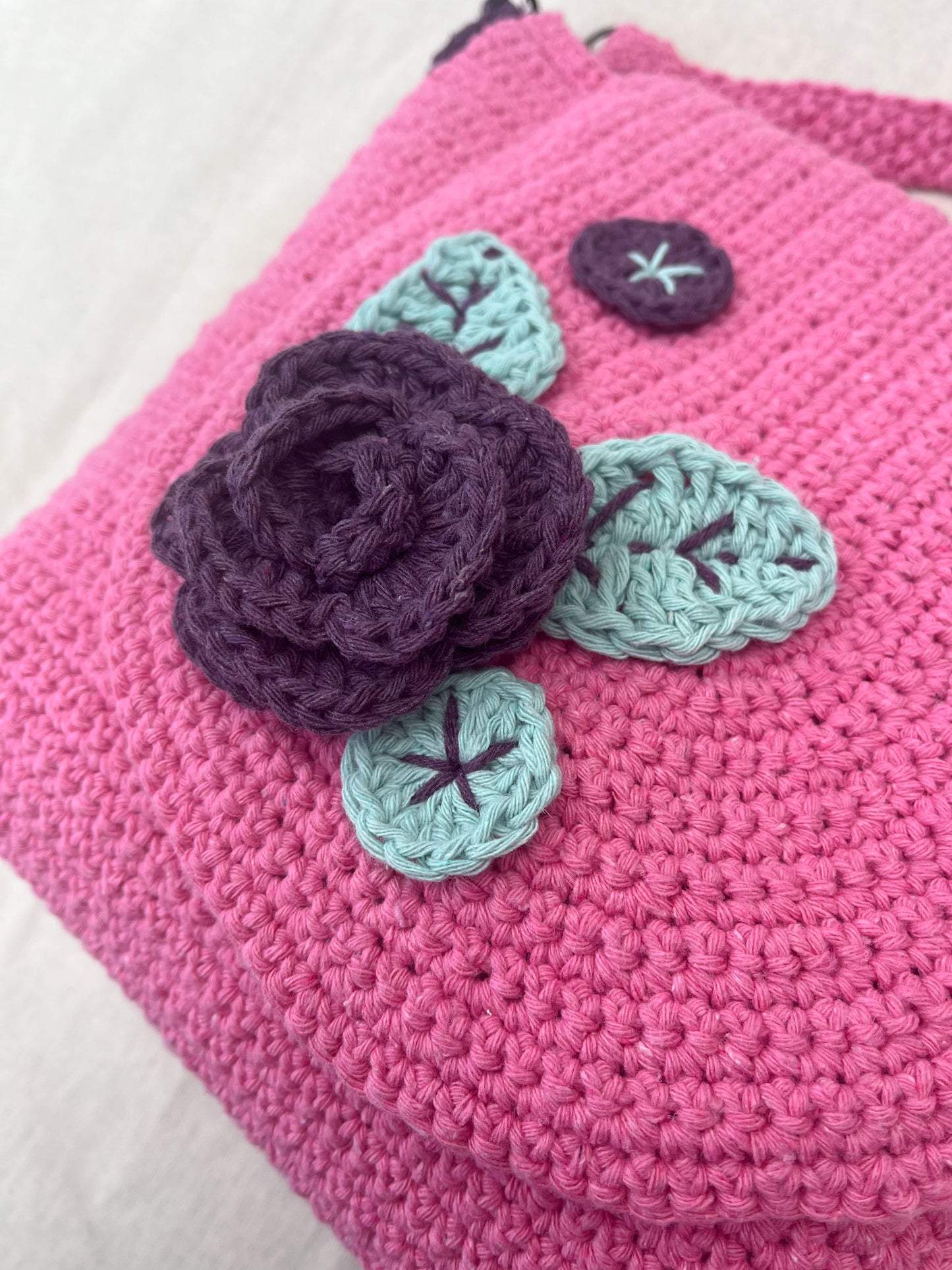 Rose Hand Crochet Crossbody Bag / Pink