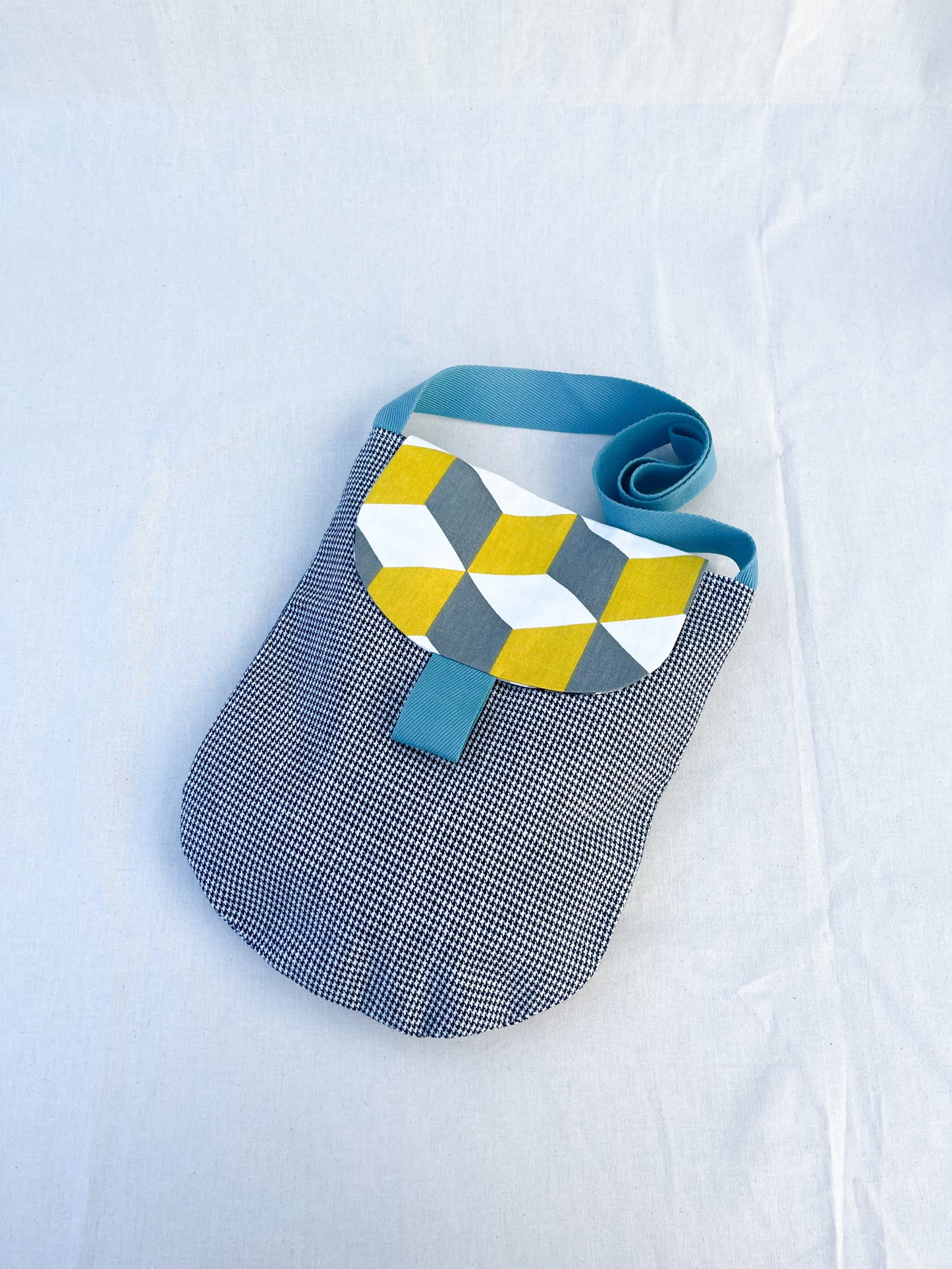Retro Style Oval Shoulder Bag / Grey