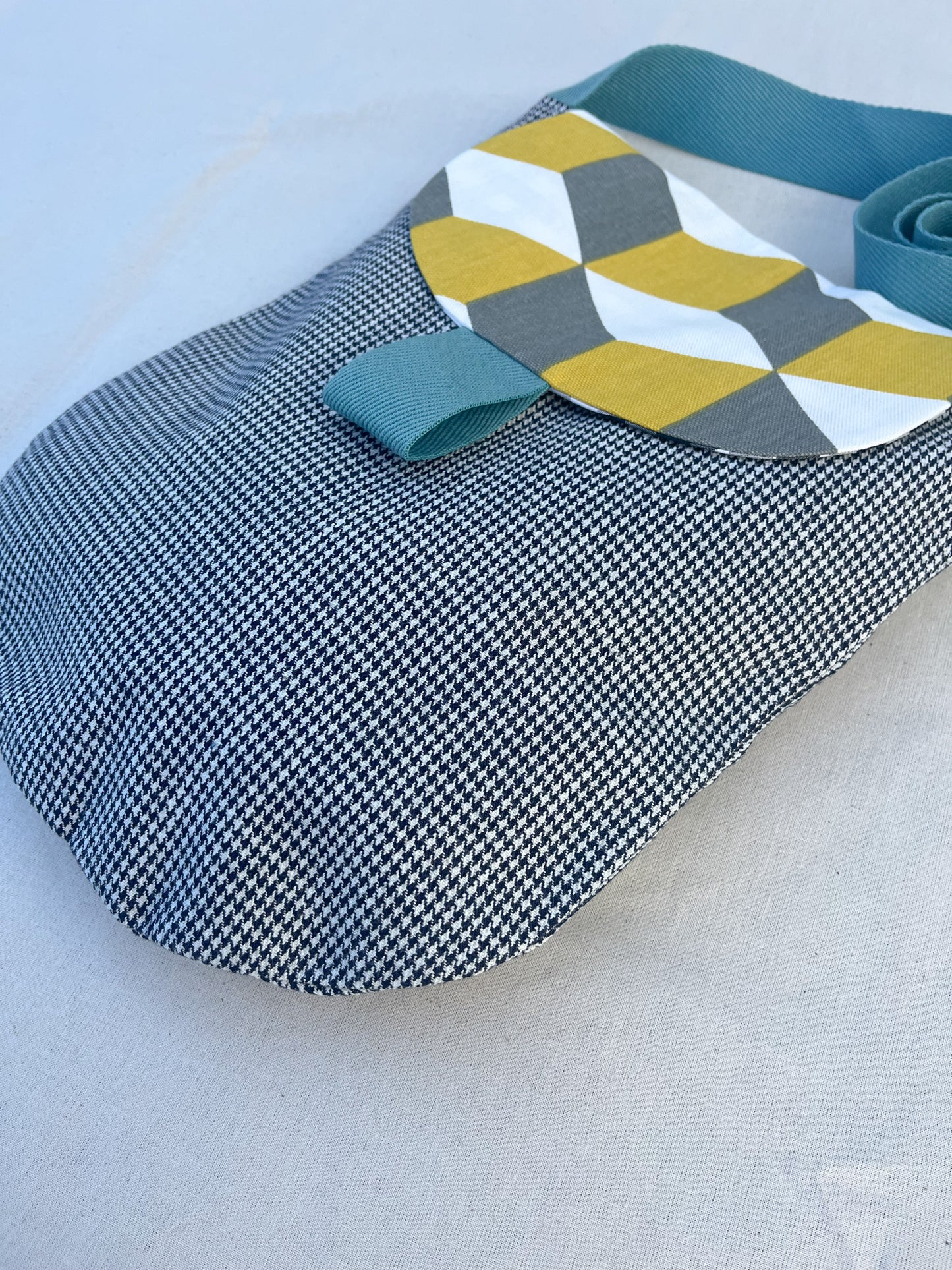Retro Style Oval Shoulder Bag / Grey