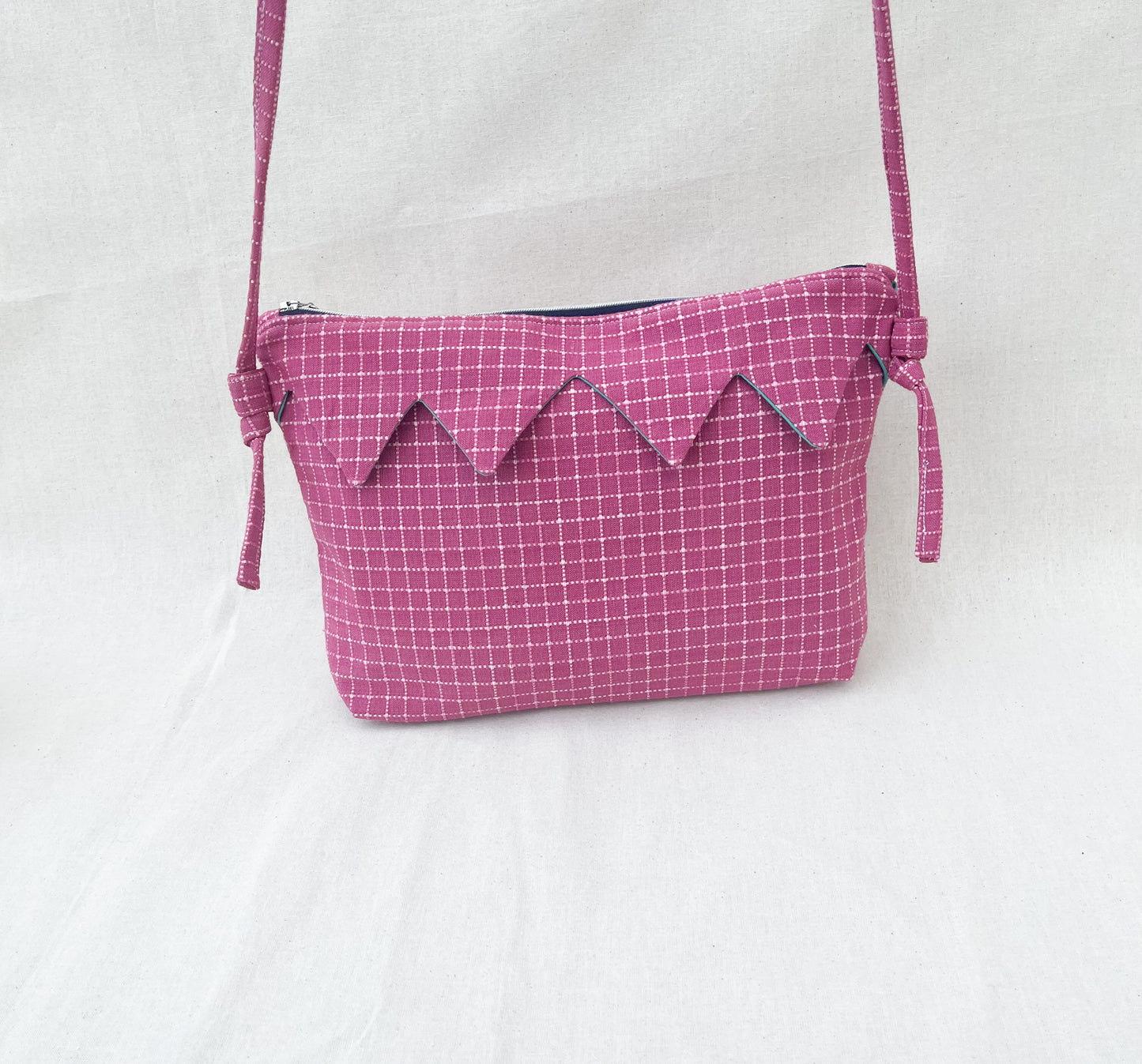 Zigzag Crossbody Bag / Beige