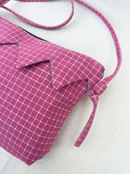 Zigzag Crossbody Bag / Pink